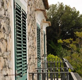 Montepertuso Bed & Breakfast | Experience Colle dell'Ara: Oceanfront Retreat with Fireplace