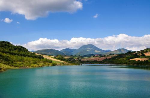 Moscosi House | Discover Colle Sul Lago: Pet-Friendly Retreat with Ocean Views