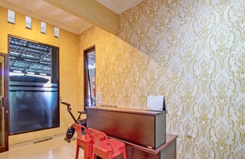 Cilacap Hotel | Guest Rated 10/10: Meyli Guesthouse with Family Amenities
