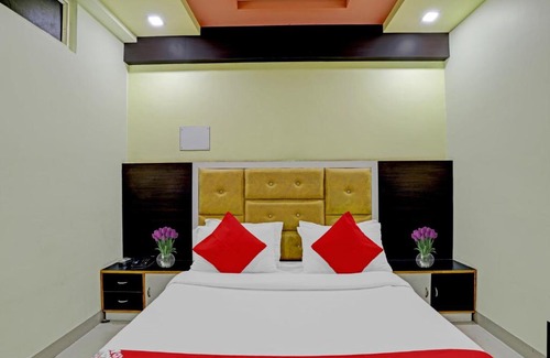 Visnagar Hotel | Guest Rated 10/10 - Collection O Hotel Shiv Villa with Breakfast