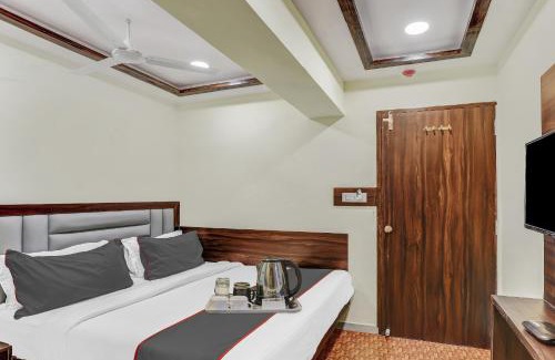 Kamrej Hotel | Inviting Hotel Laxmi Kuber: Family-Friendly with Kitchen