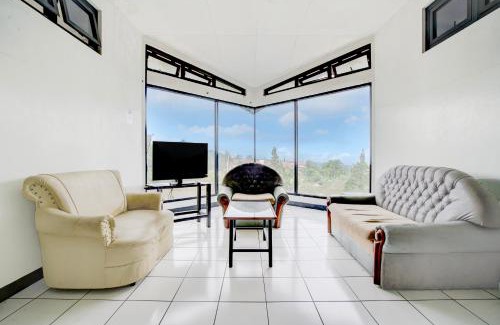 Cipanas Hotel | Budget-Friendly Villa Puncak Agape with Pool & Family Focus