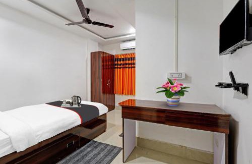 Guwahati Hotel | Cozy OYO Lakhi Guest House with Family-Friendly Amenities
