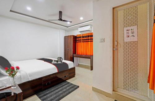 Guwahati Hotel | Cozy OYO Lakhi Guest House with Family-Friendly Amenities