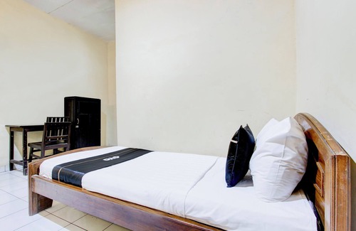Pekalongan Hotel | Collection O Stasiun Pekalongan Near Stasiun Kereta Api Formerly Hotel Indah