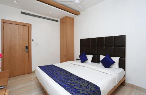Bhopal Hotel | Cozy FabHotel Sun Park: Family-Friendly with Breakfast