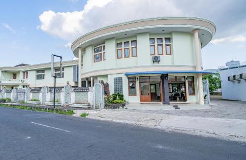 Tasikmalaya Hotel | Budget-Friendly OYO Capital O 94108 Hotel Abadi with Breakfast