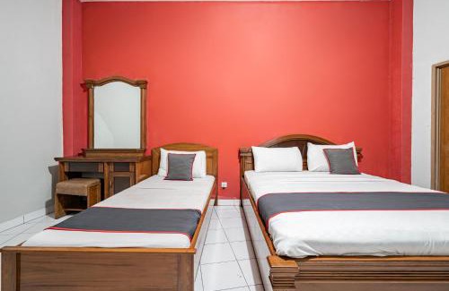Tasikmalaya Hotel | Budget-Friendly OYO Capital O 94108 Hotel Abadi with Breakfast