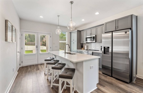 Pickwood House | Convenient Hotel Near Downtown Auburn and Campus Amenities