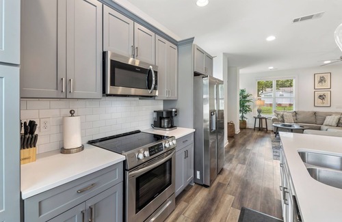 Pickwood House | Convenient Hotel Near Downtown Auburn and Campus Amenities