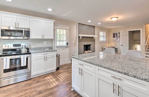 College Park House | College Park Home w/ Deck + Backyard!