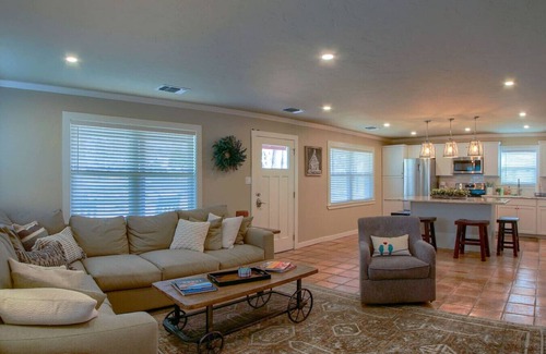 Fredericksburg House | Discover College St. Retreat: Family-Friendly Getaway