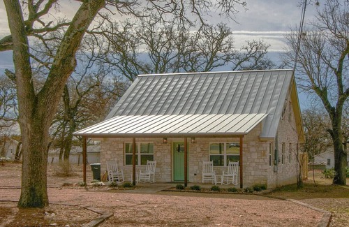 Fredericksburg House | Discover College St. Retreat: Family-Friendly Getaway