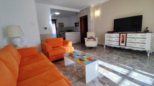 Verdellino Apartment | Family-Friendly Colleoni's Lodge: Two Cozy Apartments Await