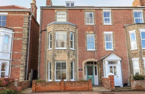 Southwold House | Discover Collett House: A 4-Star Pet-Friendly Retreat