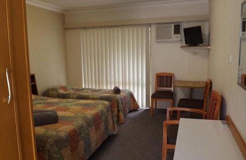 Collie Hotel | Family-Friendly Collie Motel with Great 8/10 Guest Rating
