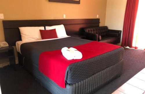 Collie Hotel | Discover Collie Ridge Resort: Family-Friendly & Pool Access