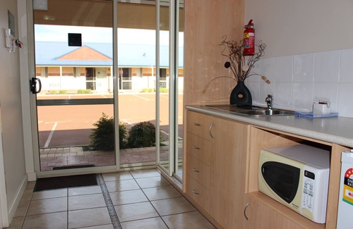 Collie Hotel | Discover Collie Ridge Resort: Family-Friendly & 4-Star Comfort