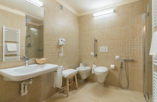 Santarcangelo di Romagna Hotel | Discover Collina dei Poeti: Pet-Friendly Getaway with Breakfast