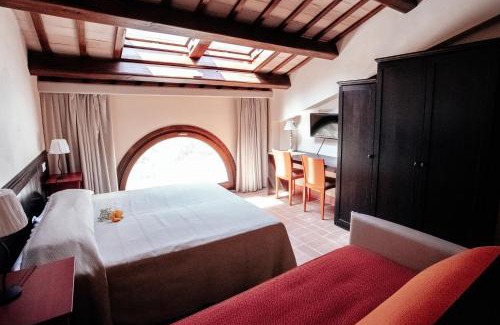 Santarcangelo di Romagna Hotel | Discover Collina dei Poeti: Pet-Friendly Getaway with Breakfast