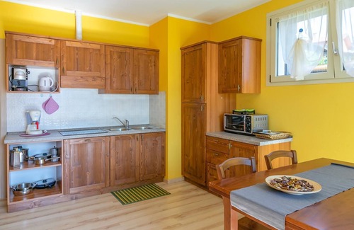 Vercana Apartment | Collina Magnolia Holiday Apartment with Pool & Ocean View