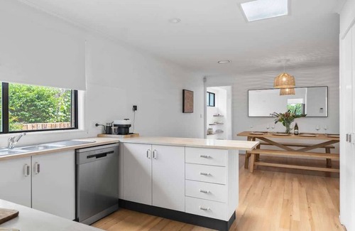Vincentia House | Collingwood: Ideal Location by Jervis Bay's Tranquil Waters