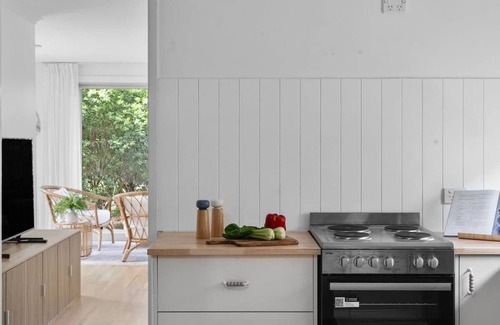 Vincentia House | Collingwood: Ideal Location by Jervis Bay's Tranquil Waters