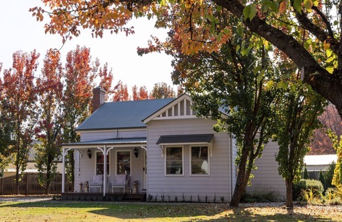 Bright Cottage | Collins Cottage: Exceptional Family-Friendly Getaway