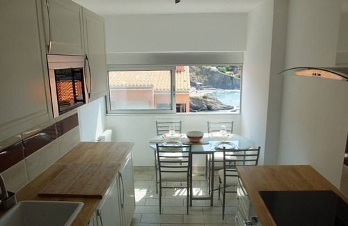 Collioure Apartment | Beachside Escape in Collioure - Guest Rated 9.8/10