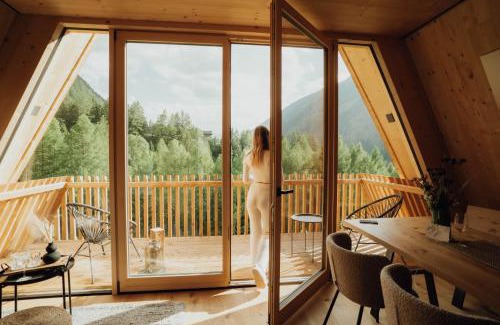 Kals am Grossglockner Apartment | Collis Hill: Pet-Friendly Oceanfront Escape with Breakfast