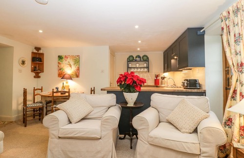 Bridport Cottage | Pet-Friendly Colly Cottage in Dottery - Guest Rated 10/10