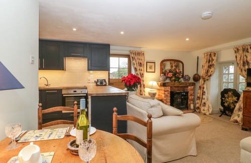 Bridport Cottage | Pet-Friendly Colly Cottage in Dottery - Guest Rated 10/10