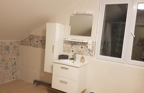 Saint-Just-Sauvage House | Modern Coloc Supergîte: Family-Friendly & Close to Amenities