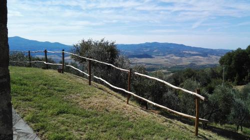 Sant'Angelo In Colle Bed & Breakfast | Pet-Friendly Colombaio In Colle: Family Fun Awaits