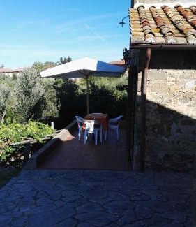 Sant'Angelo In Colle Bed & Breakfast | Pet-Friendly Colombaio In Colle: Family Fun Awaits