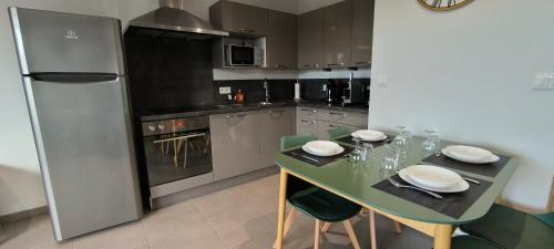 Colombiers Apartment | Colombiers Escale: Family-Friendly Apartment with Terrace
