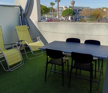 Colombiers Apartment | Colombiers Escale: Family-Friendly Apartment with Terrace