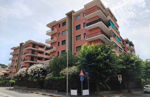Marina di Andora Apartment | Discover Colombo 7 in Marina di Andora with Breakfast & Accessibility