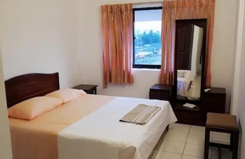 Dematagoda Apartment | Colombo 9 - Inviting 3BR Apartment with Pool & Dining Options
