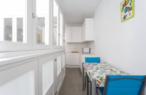 Old Town Apartment | Top-Rated COLON15 Family Home with Spa & Child-Friendly Amenities
