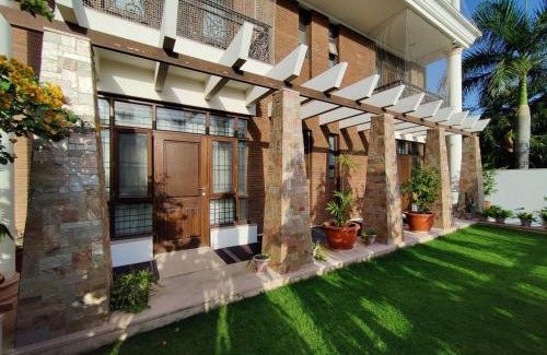 Vidhyadhar Nagar Apartment | Family-Friendly Stay at Colonel's Abbey - Guest Rated 9.8