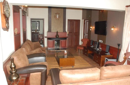 Coonoor House | Family-Friendly Colonial Home in Coonoor - Rated 10/10