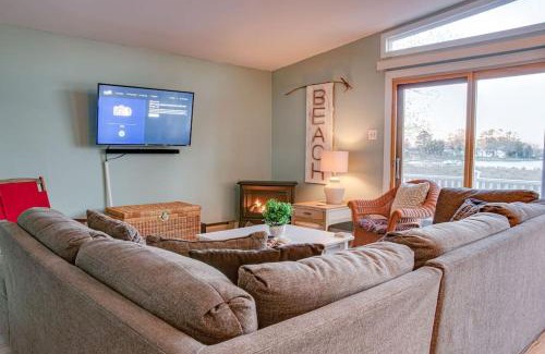 Colonial Beach House | Unforgettable Colonial Beach Bay House with Private Canoe