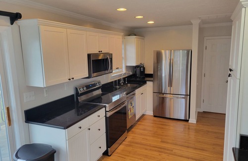 Issue House | Waterfront Bungalow with Private Beach & 9.8 Guest Rating