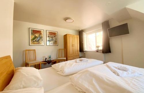 Werder Apartment | Colonial Café Pension: Family-Friendly Stay with Breakfast