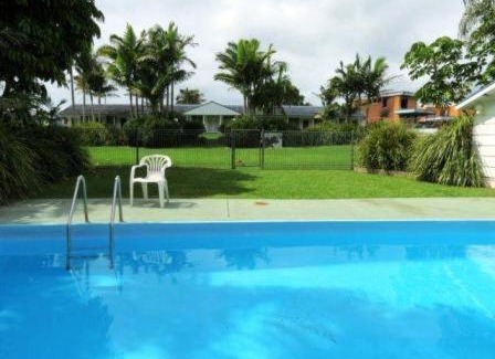 Kempsey Hotel | Relaxing Stay at Colonial Court Motor Inn with Pool & Breakfast