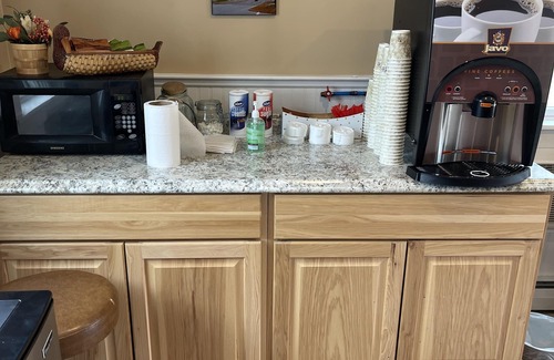 North Conway Hotel | Cozy Colonial Motel with Pool and Family-Friendly Amenities