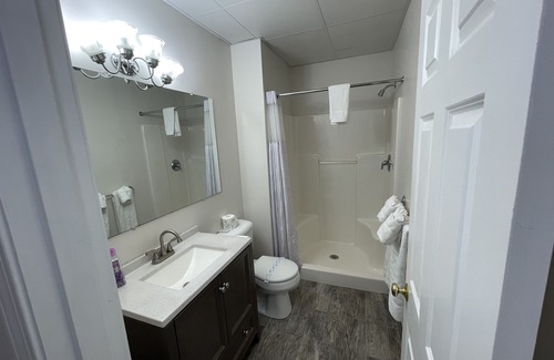 North Conway Hotel | Cozy Colonial Motel with Pool and Family-Friendly Amenities