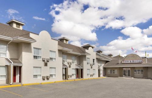 Saskatoon Downtown Hotel | Budget-Friendly Colonial Square Inn & Suites with Breakfast
