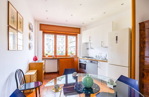 Chiaia Apartment | Colonna Classic Style Apartment with Family-Friendly Amenities
